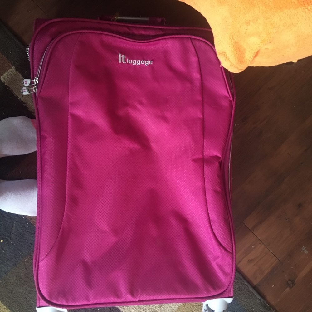 Pink itluggage suitcase 30$ obo